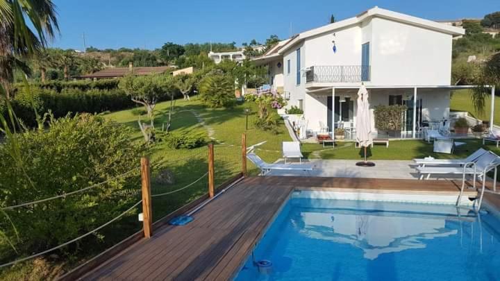 Isola Del Sole, Con Piscina Holiday home *