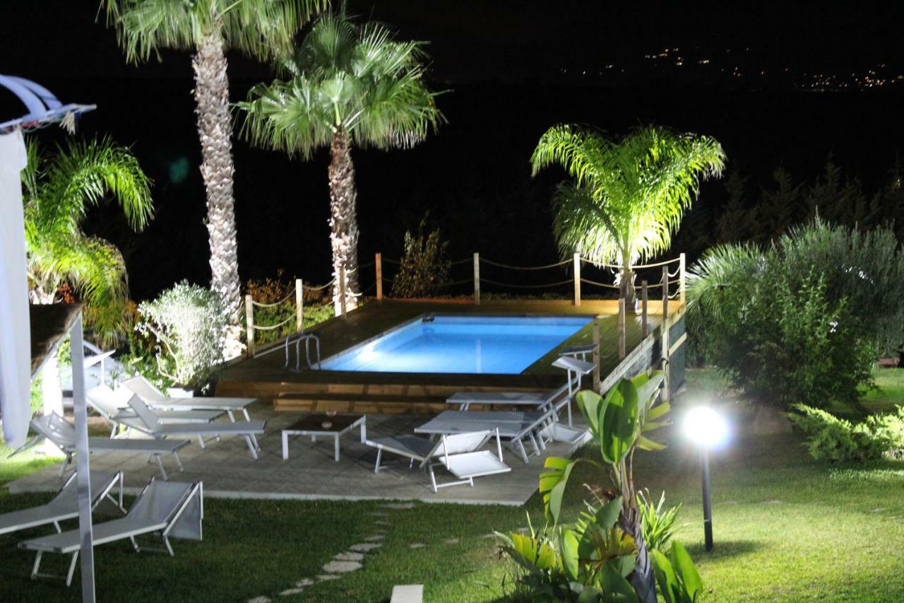 Isola Del Sole, Con Piscina